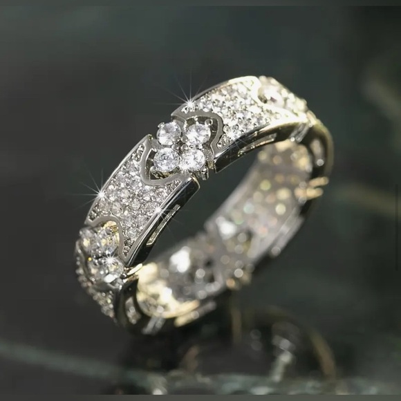 La Fleur | Gold & Silver Ring Band w/ Zirconia - Clover Stackable Rings Sz 6 & 7 - Picture 8 of 9